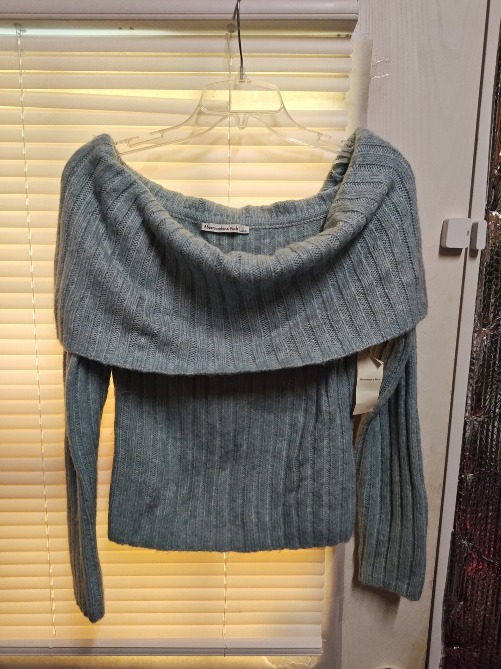 Abercrombie & Fitch Women's Off The Shoulder Ribbed Knit Sweater - Picture 1 of 4